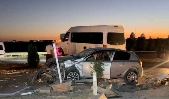 Adıyaman'da minibüs ile otomobilin çarpıştığı kazada 10 kişi yaralandı