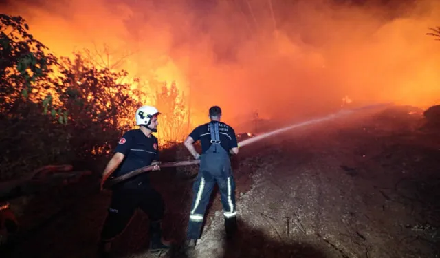 Antalya'da dört ilçede yangın.. son durum ne ?