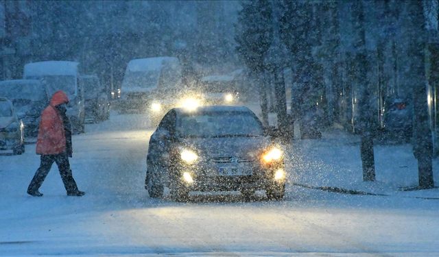 Doğu'da kış erken geldi: yüksek kesimler beyaza büründü!
