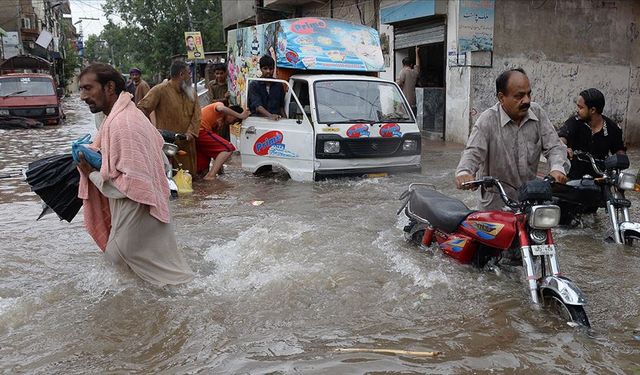 Pakistan'da sel faciası: 1002 kişi yaşamını yitirdi