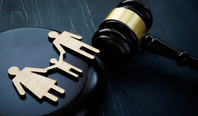 Yargıtay’dan emsal karar: çocuk üvey babanın soyadını alamaz