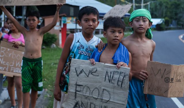 6,9 büyüklüğündeki depremde hayatını kaybedenlerin sayısı 72'ye çıktı