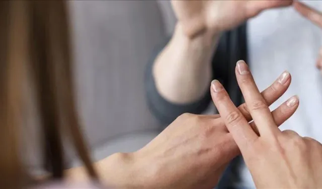 İşitme engellilere sosyal medyada sessiz dil: "İşaret Kadın"