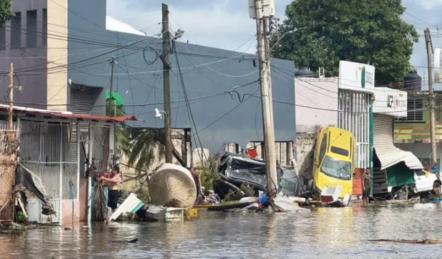 Meksika’yı vuran tropik fırtınalarda can kaybı 64’e yükseldi