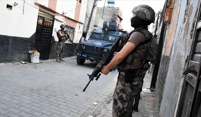 Şanlıurfa'da yasaklı madde ve silah kaçakçılığı operasyonu