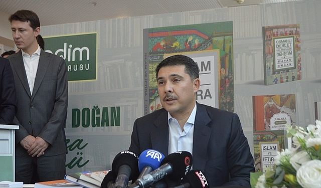 Prof. Dr. Hasan Doğan, Ankara Kitap Fuarı'nda Okurlarıyla Buluştu