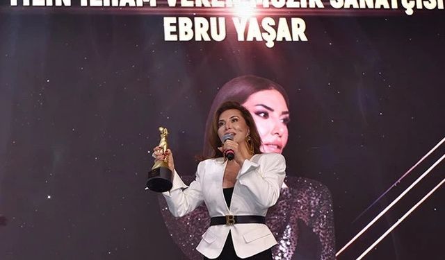 "Yılın İlham Veren Sanatçısı" Ebru Yaşar'dan Filistin mesajı