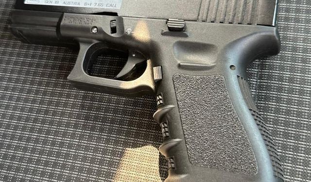 Adana'da nikah salonu önünde havaya ateş açan zanlı tutuklandı