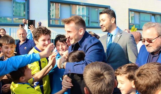 Kerem Aktürkoğlu'ndan minik başkanın seçim vaadine yanıt!