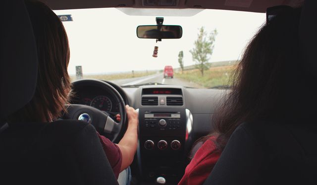 Günübirlik Geziler için Küçük Araç Kiralalamanın Avantajları