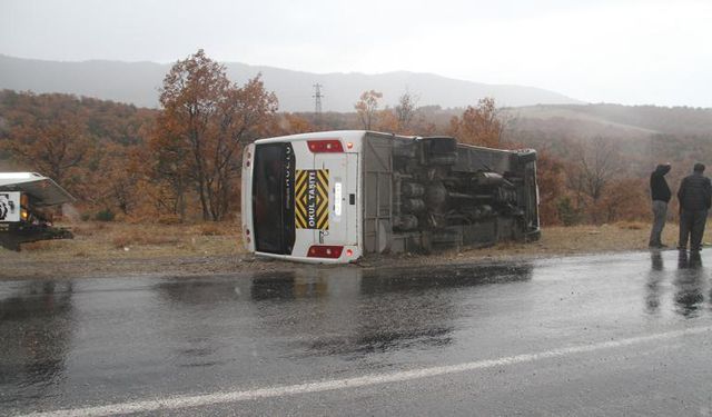 Konya'da öğrenci servisi şarampole uçtu: 29 yaralı var!