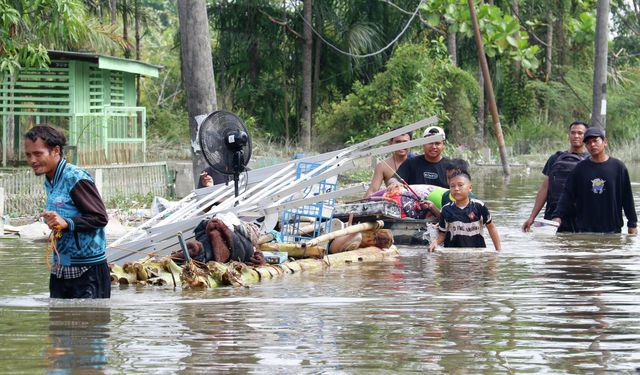 Endonezya'da şiddetli yağışlardaki can kaybı 1030'a yükseldi
