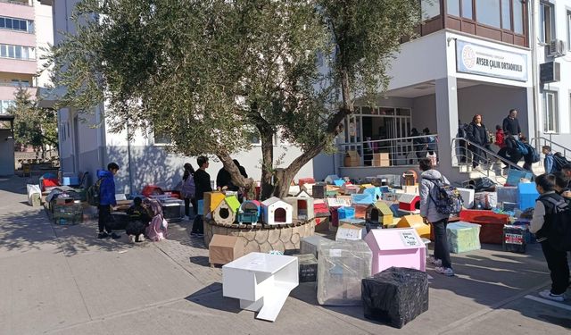 Kahramanmaraş'ta öğrencilerden sokak hayvanlarına sıcak bir dokunuş