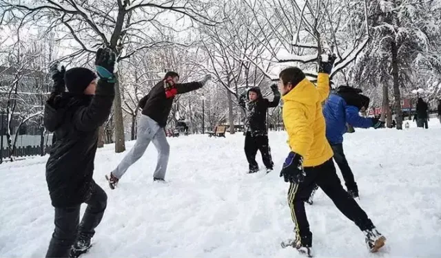 Beklenen kar geldi! Yoğun yağış çarşambaya kadar sürecek!