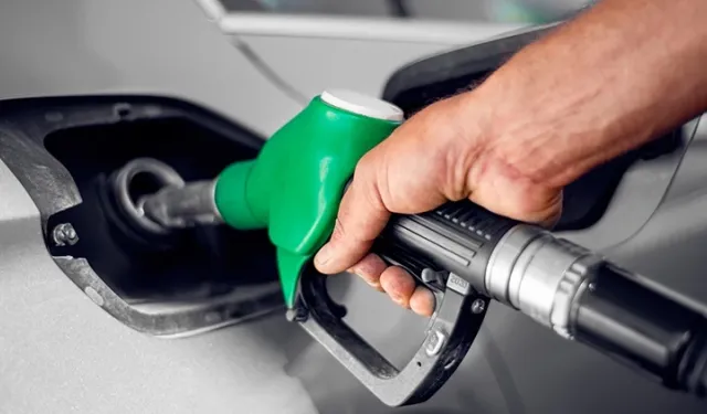 Sürücüler dikkat! Benzinde aylar sonra büyük indirim!
