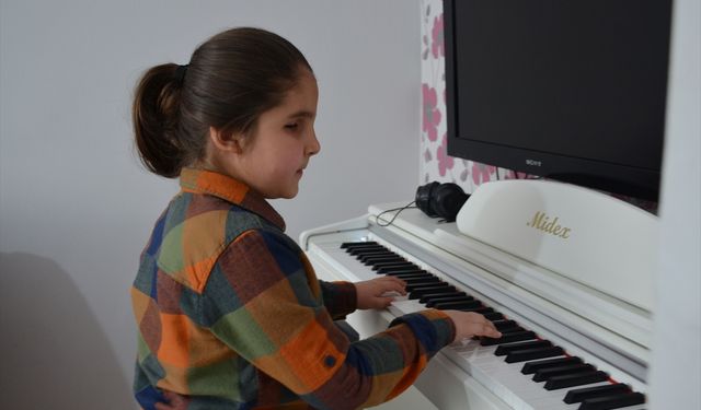 Görme engelli Çınar’dan 8 yaşında üç beste!