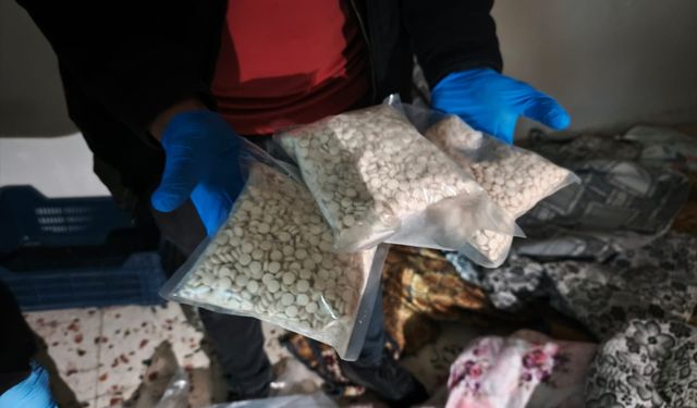 Adana'da 156 bin 418 uyuşturucu hap ele geçirildi, 5 zanlı tutuklandı