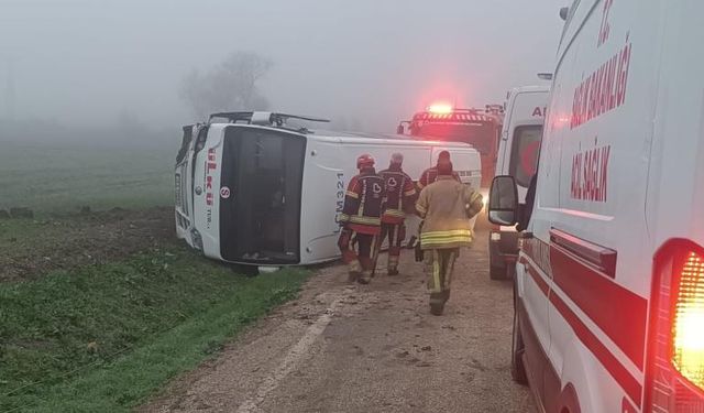 Balıkesir'de öğrenci servisi devrildi: 9 yaralı