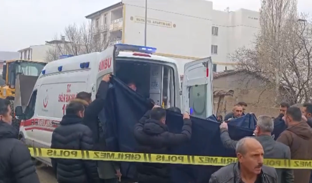 Kepçenin çarptığı yaşlı adam yaşamını yitirdi