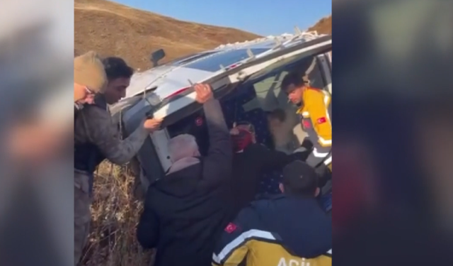 Erzurum'da öğretmen servisi devrildi 7 kişi yaralandı