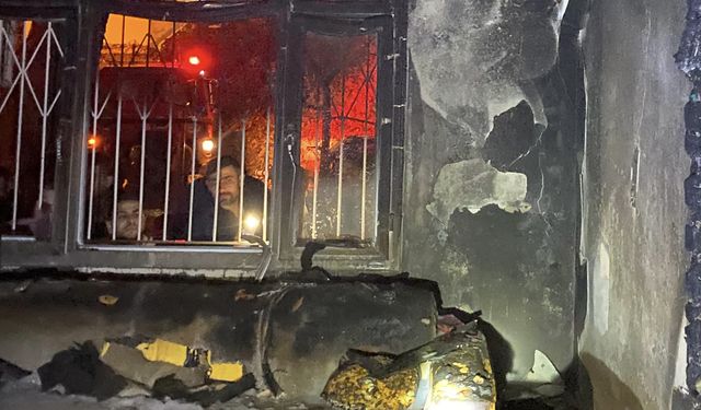 Feke'de yangın çıkan evdeki 1 kişi yaralandı