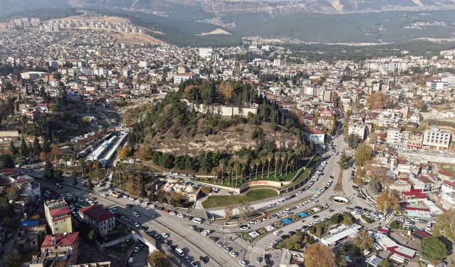 Depremde hasar gören Maraş Kalesi yeniden ayağa kalkıyor