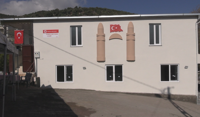 Depremde yıkılan cami imece usulü yeniden inşa edildi