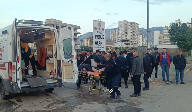 Kozan ilçesinde minibüsle çarpışan elektrikli motosikletin sürücüsü yaralandı