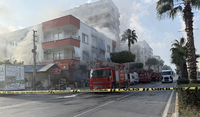 Mersin'de iş yerinde çıkan yangın söndürüldü