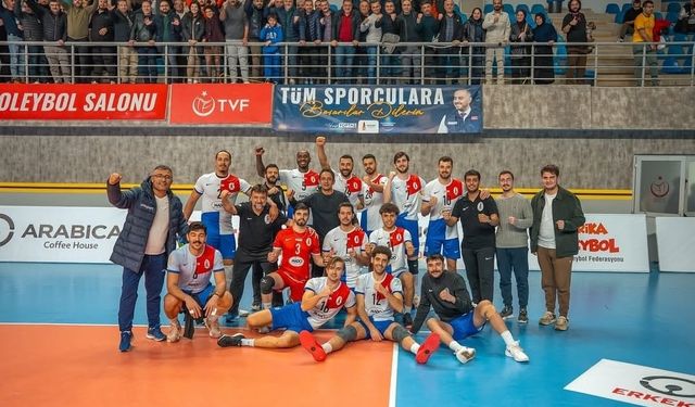 Fenerbahçe’yi 3-1 mağlup eden Onikişubat zirveye yerleşti!