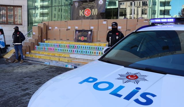 Şanlıurfa'da bir araçta gümrük kaçağı 43 bin paket sigara ele geçirildi