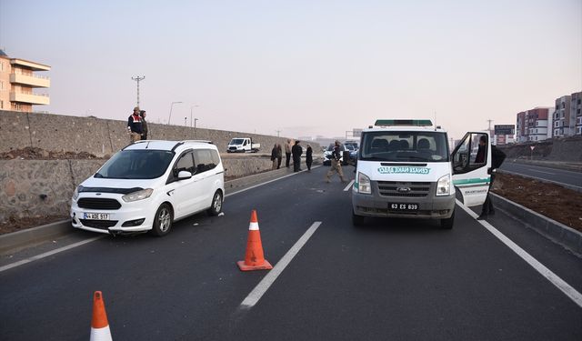 Şanlıurfa'da minibüs ve hafif ticari aracın çarptığı yaya öldü