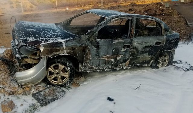 Kahramanmaraş’ta seyir halindeki otomobil alev alev yandı!