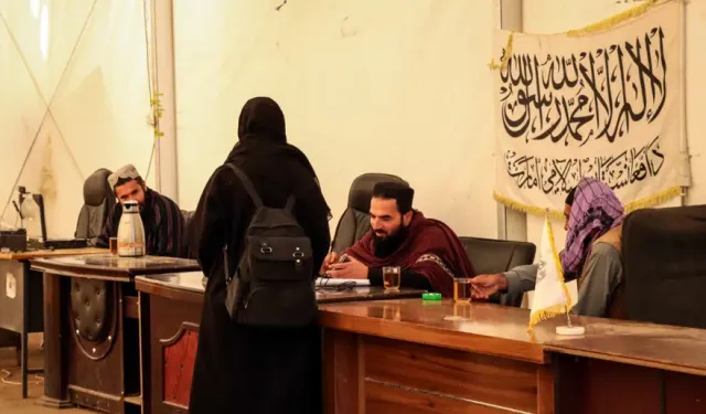 Taliban’dan Dünyayı Sarsan Kararlar: Kız Çocuklarına Eğitim Yasağı Kalıcı Hale Getirildi, Kölelik Ceza Hukukuna Girdi