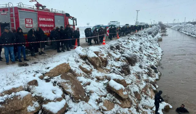 Şanlıurfa'da sulama kanalına düşen otomobilin sürücüsünü arama çalışmaları sürüyor