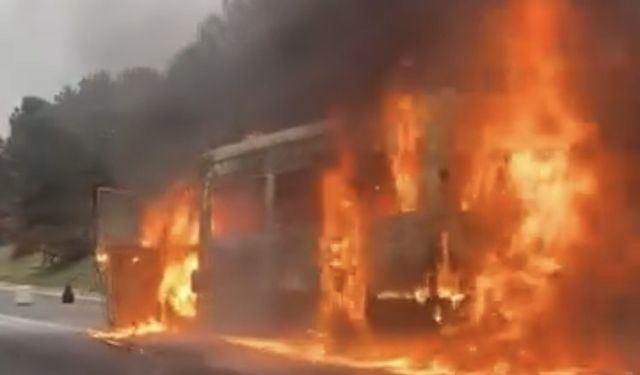 Osmaniye'de seyir halindeki servis minibüsünde çıkan yangın söndürüldü