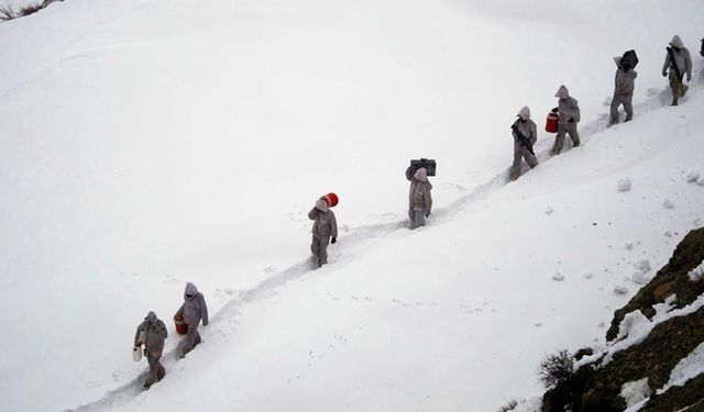 Afganistan'da kar ve yağmur felaketi 61 can aldı