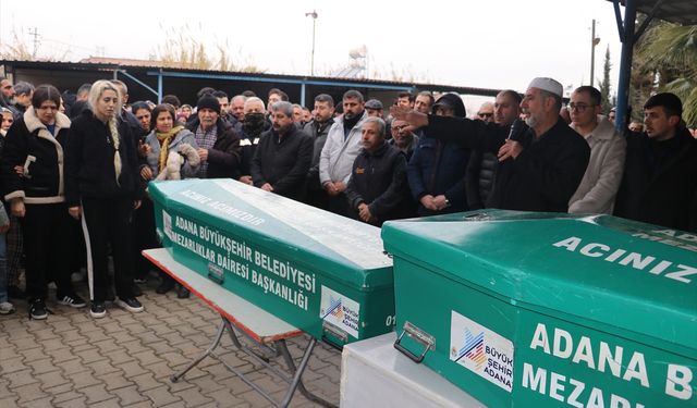 Adana'da babaları tarafından öldürülen iki kardeşin cenazeleri defnedildi