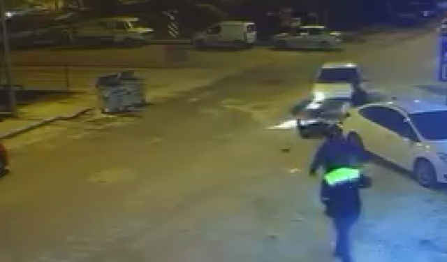 Otomobille çarpışan elektrikli bisikletteki 4 kişi yaralandı