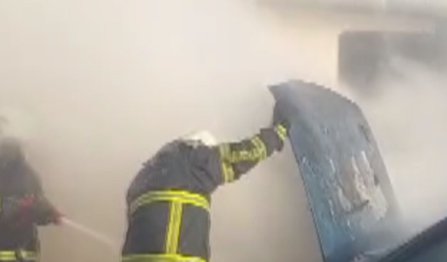 Park halindeki otomobil yandı