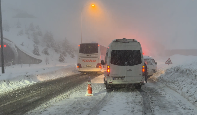 Göksun Tüneller Mevkiinde Kar Kazası: 4 Araç Karıştı