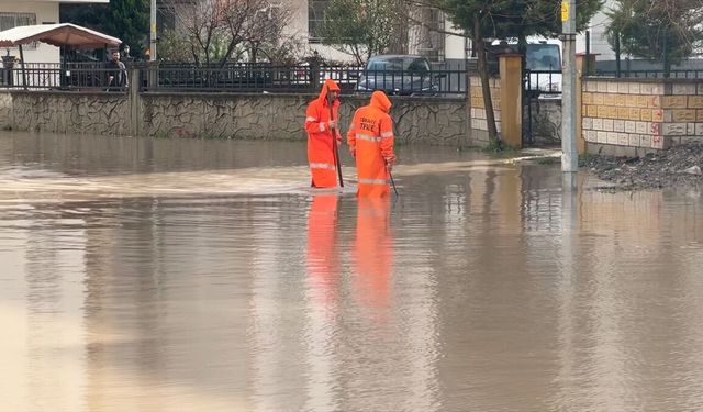 Osmaniye'de sağanak su baskınlarına neden oldu