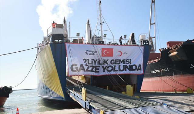 Türk Kızılay'ın Gazze için hazırladığı 21. "İyilik Gemisi" Mersin Limanı'ndan uğurlandı