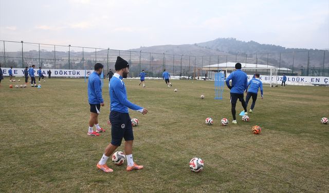 Depremde 14 sporcusunu kaybeden İstiklalspor, sahadaki başarısıyla kente umut oluyor