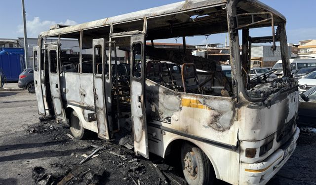 Park halindeki midibüs alev aldı: 16 yaşındaki çocuk hayatını kaybetti