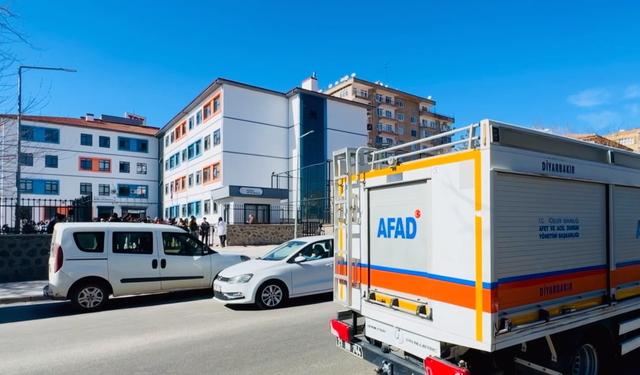 Diyarbakır'da okulda cıva zehirlenmesi şüphesi: 17 öğrenci hastaneye kaldırıldı