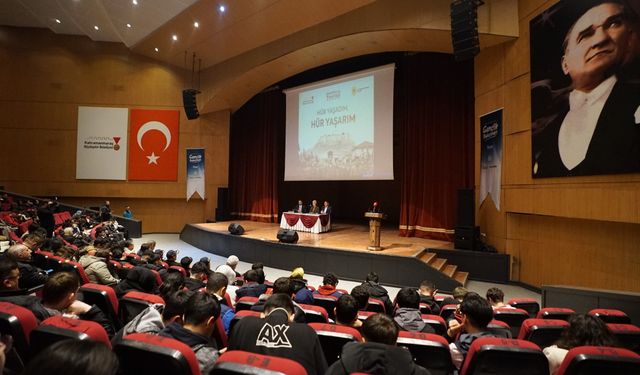 “Hür Yaşadım, Hür Yaşarım” Konferansı Gençleri Millî Mücadele Ruhu ile Buluşturdu
