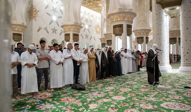 Lübnanlılar Muhammed el-Emin Camisi'nde ilk teravih namazını kıldı