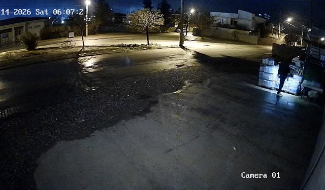 Gece yarısı kapalı markette örnek davranış