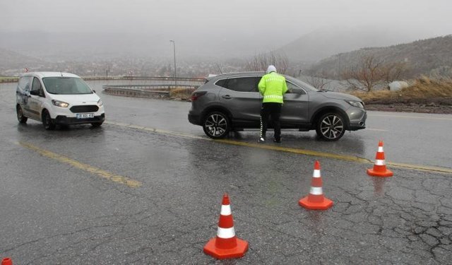 Kayseri-Malatya kara yolunda araç geçişine izin verilmiyor!